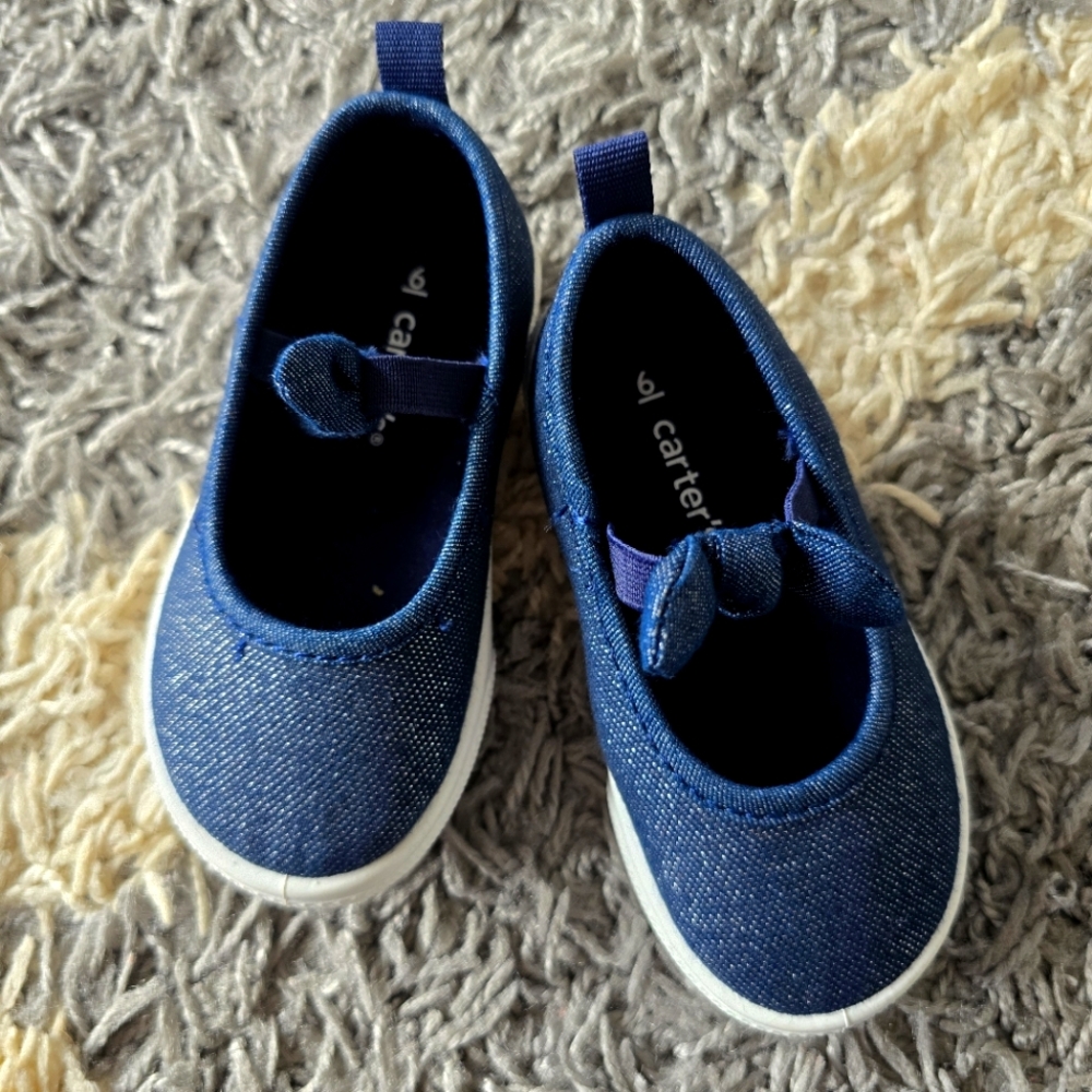 Carters size 6 slip on Mary Janes